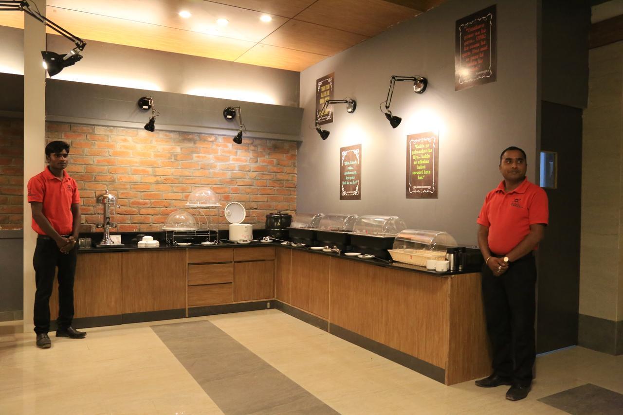 Hotel Polo Max Jabalpur Exterior foto